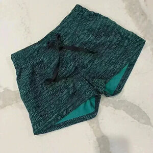 Lululemon Spring Break Away Short Mini Hunter Green Black Women's 4 Activewear